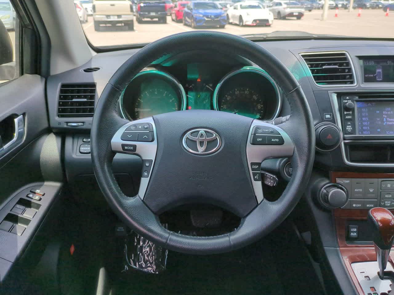 Thumbnail: 2013 Toyota Highlander - 16