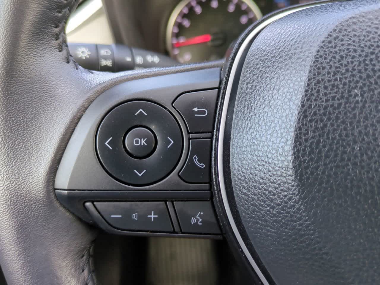 Thumbnail: 2022 Toyota RAV4 - 23