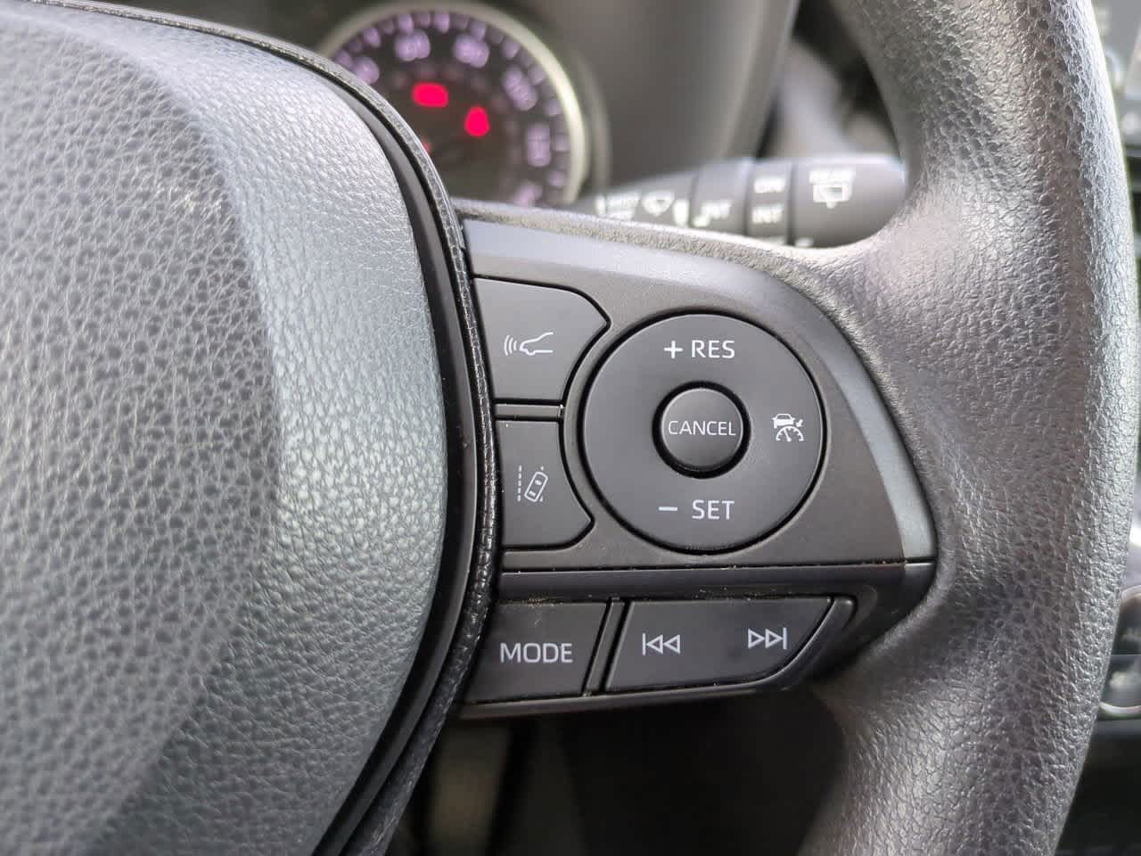 Thumbnail: 2021 Toyota RAV4 - 23