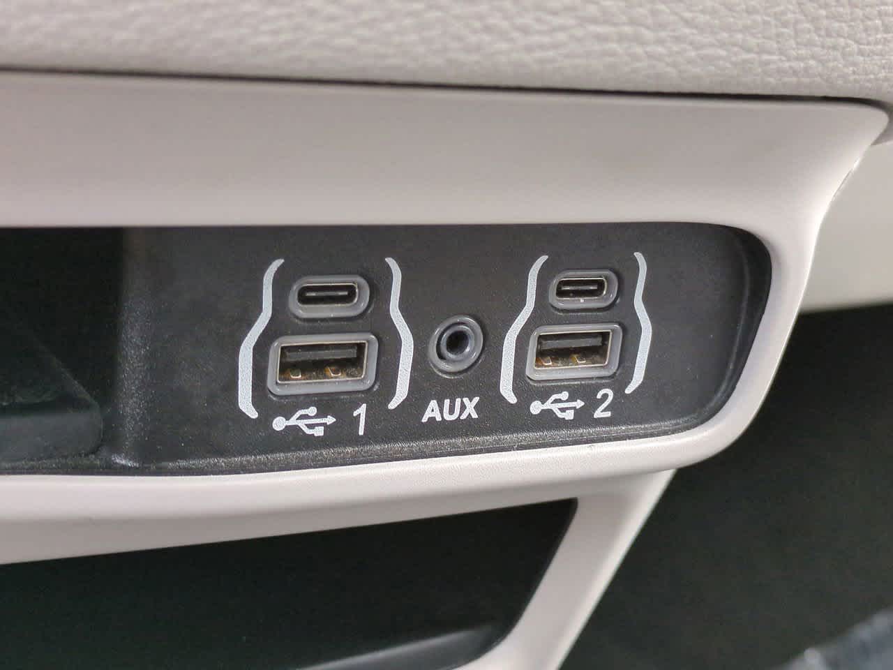 Thumbnail: 2021 Chrysler Pacifica - 22