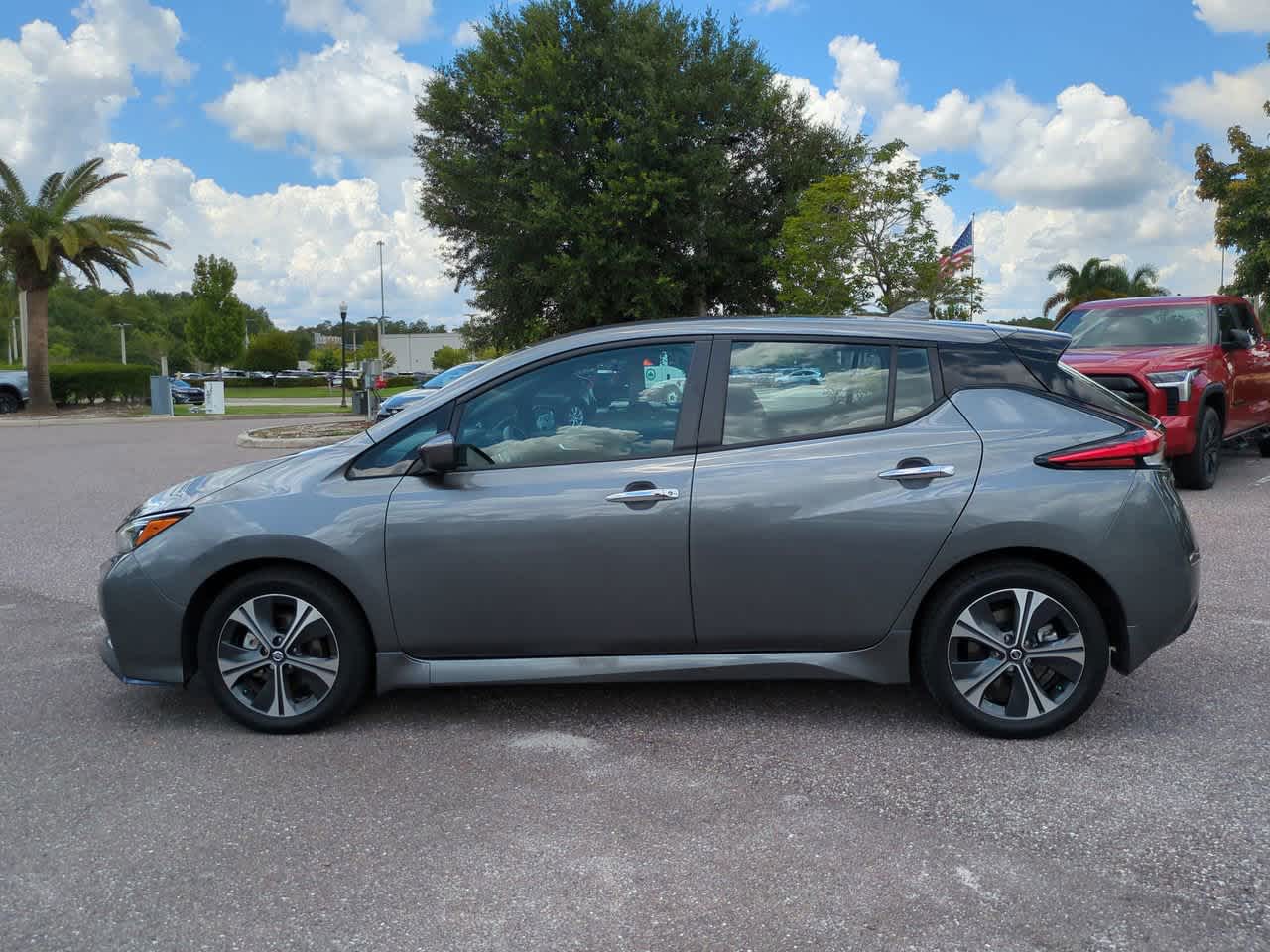 Thumbnail: 2022 Nissan Leaf - 3