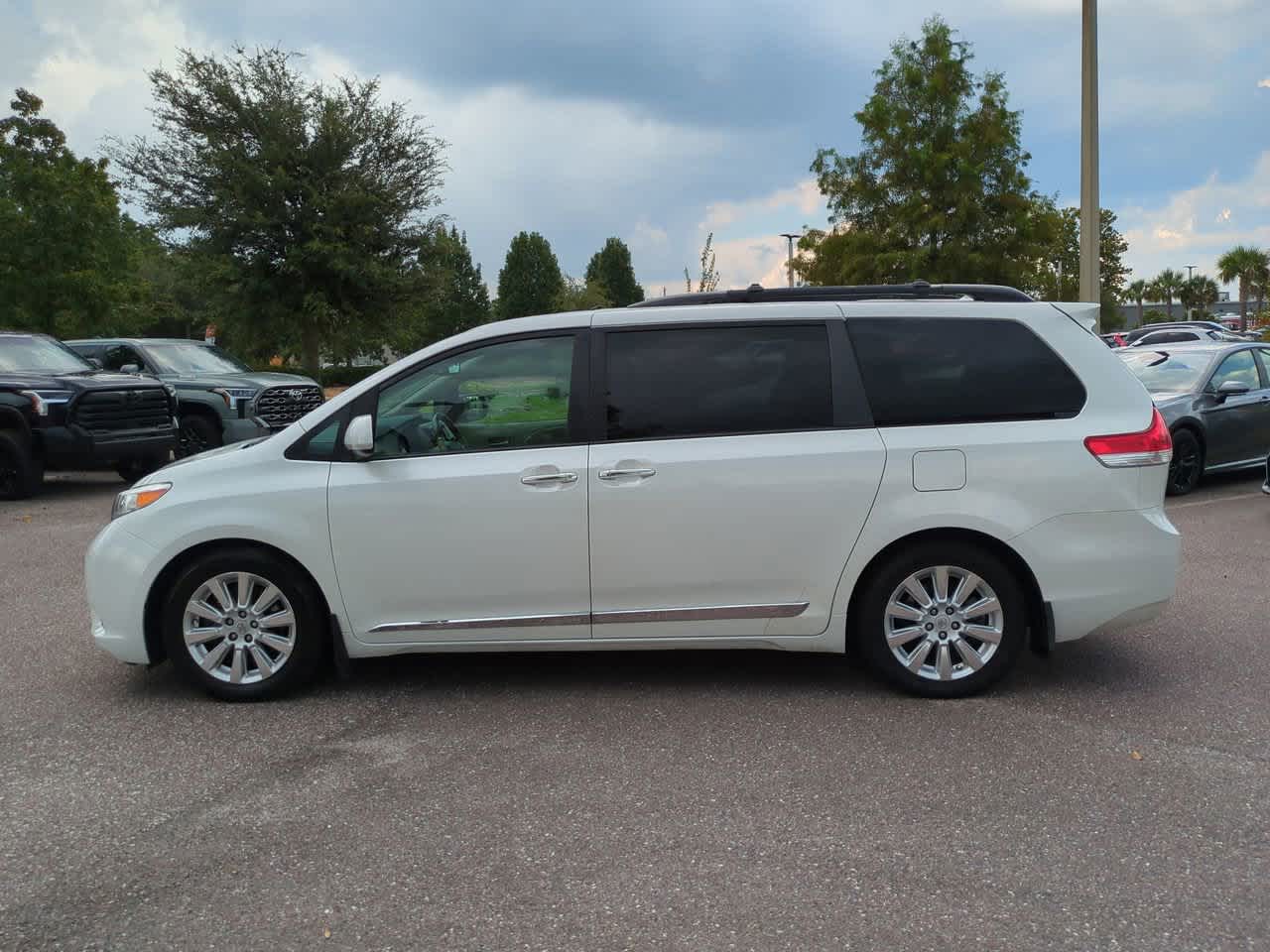 Thumbnail: 2011 Toyota Sienna - 3