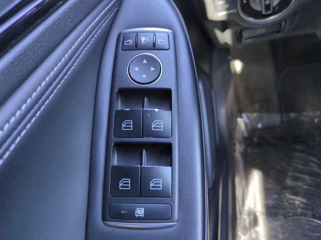 Thumbnail: 2017 INFINITI QX30 - 24