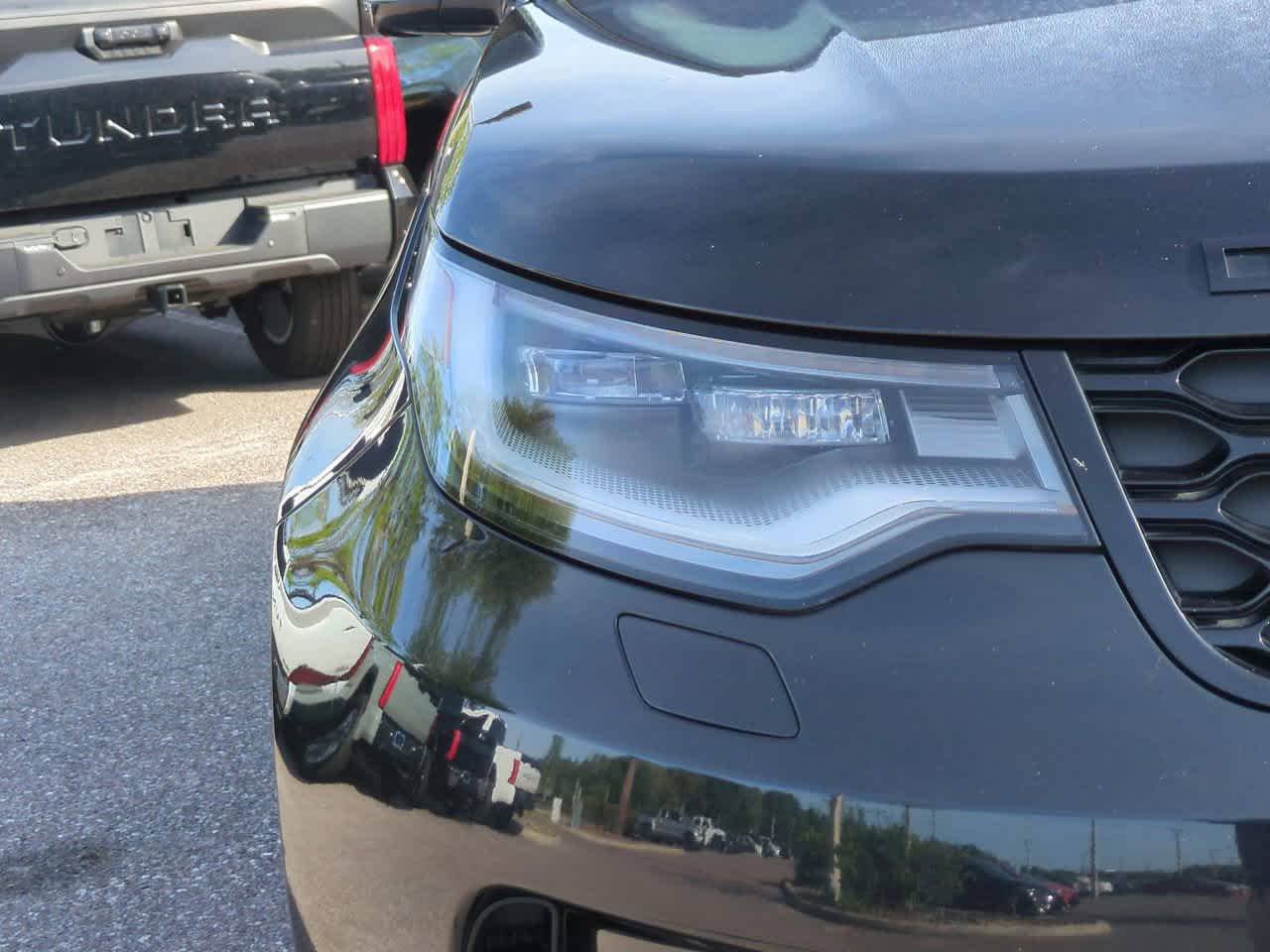 Thumbnail: 2021 Land Rover Discovery - 10