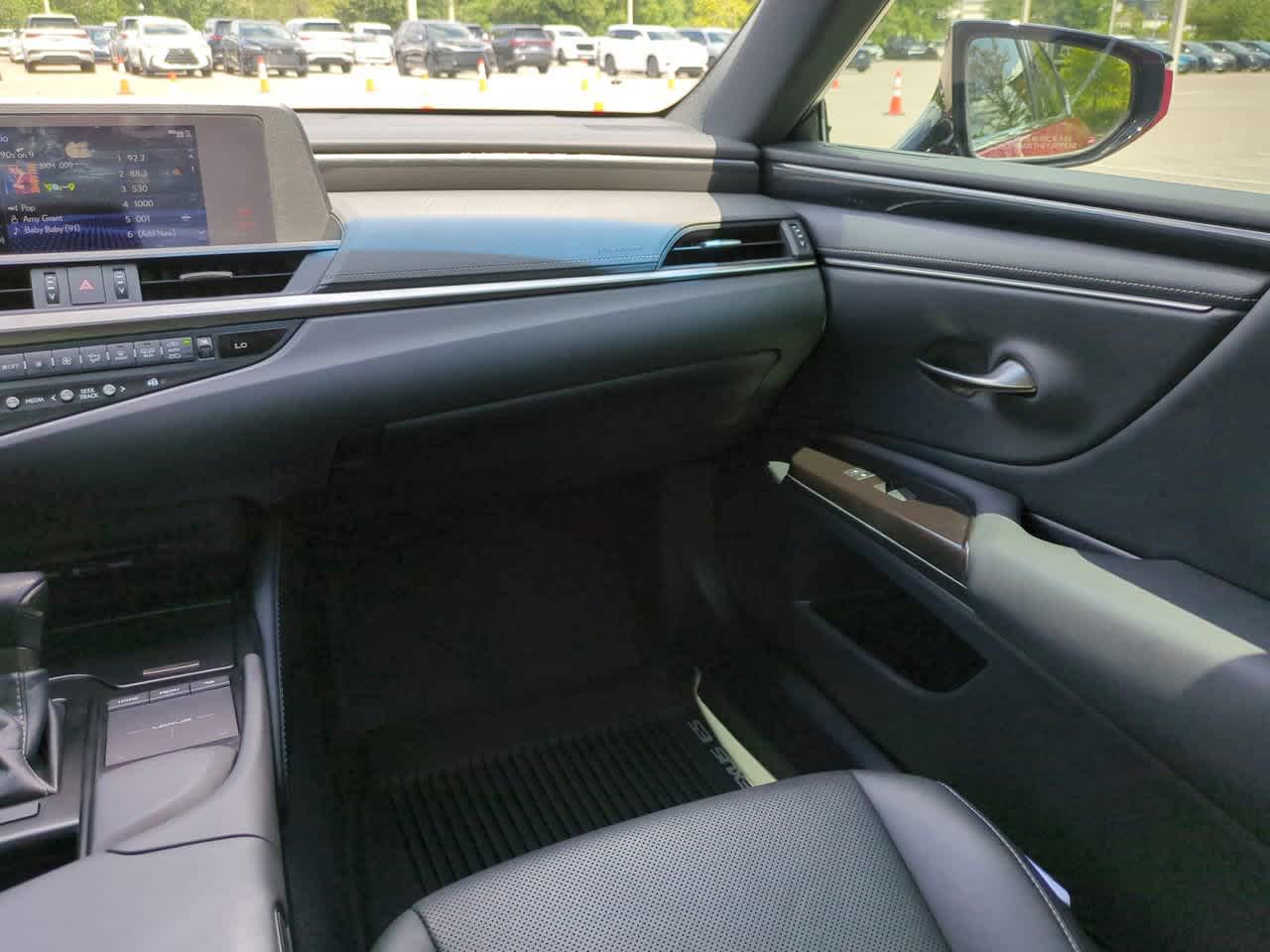 Thumbnail: 2019 Lexus ES - 16