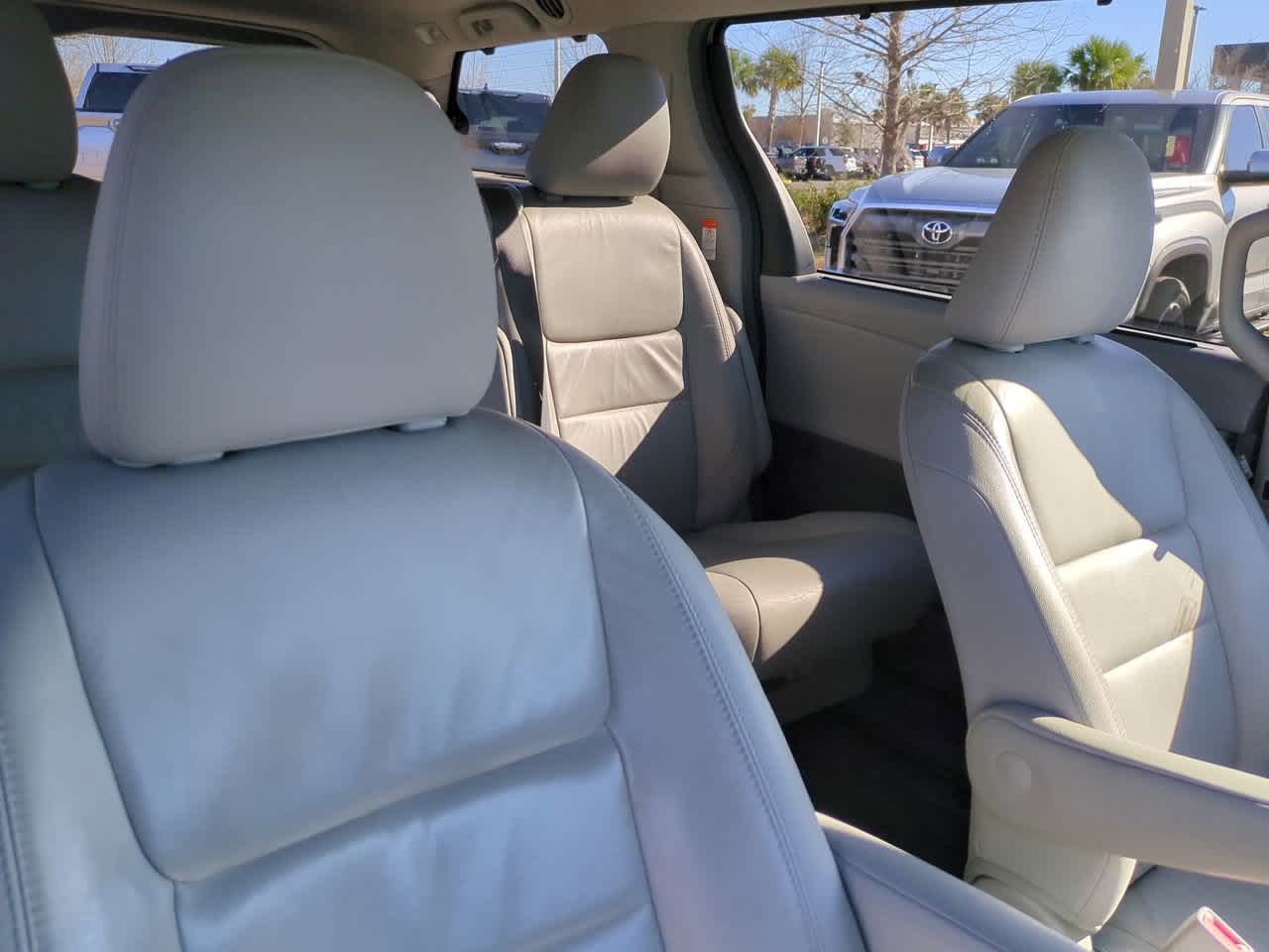 Thumbnail: 2017 Toyota Sienna - 7