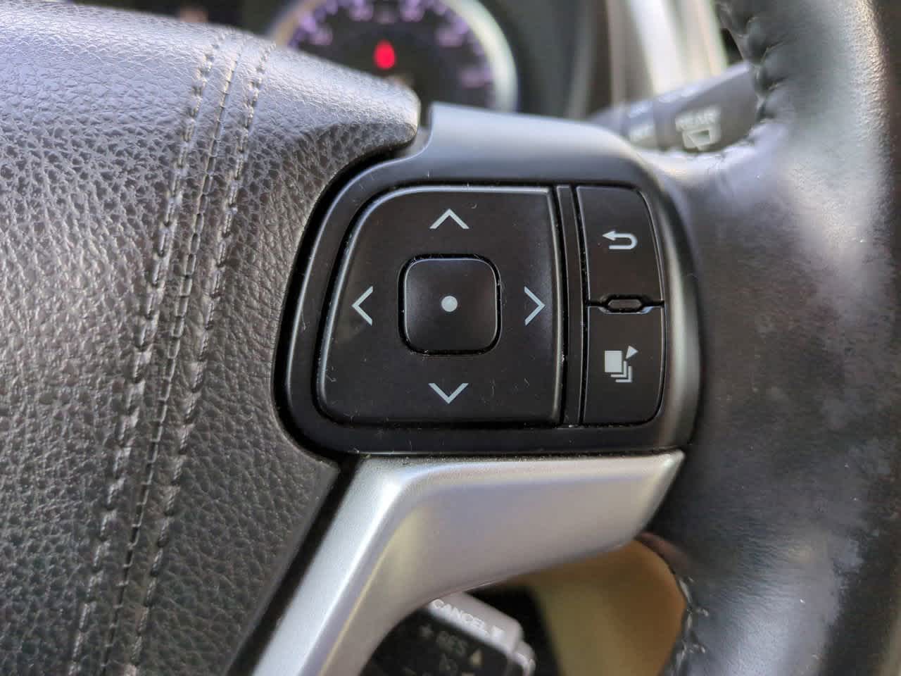 Thumbnail: 2016 Toyota Highlander - 27