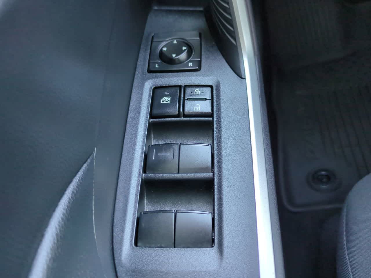 Thumbnail: 2022 Toyota RAV4 - 21