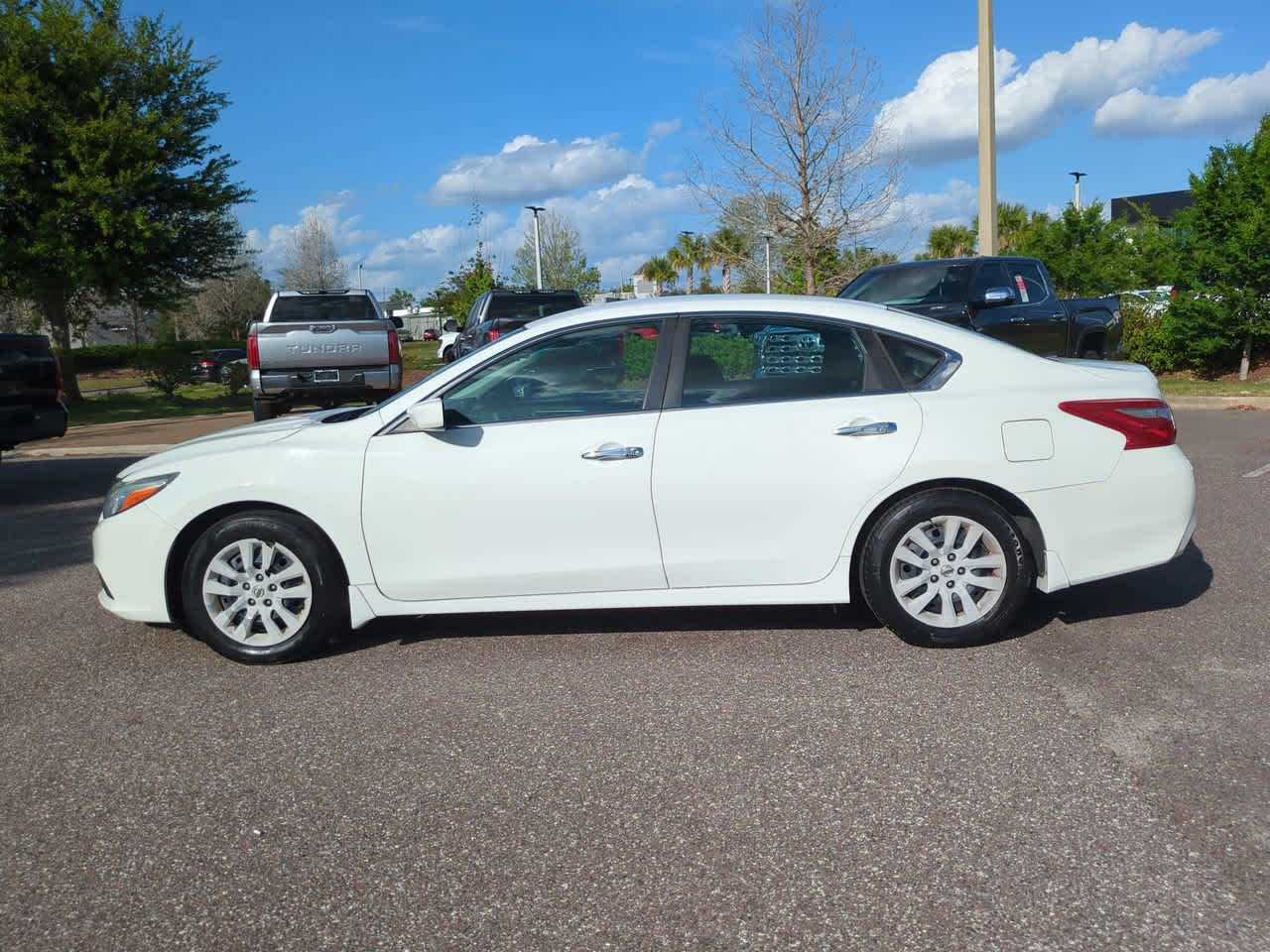 Thumbnail: 2018 Nissan Altima - 3