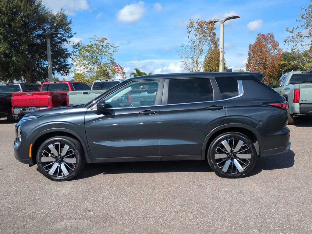 Used 2025 Mitsubishi Outlander SE SUV