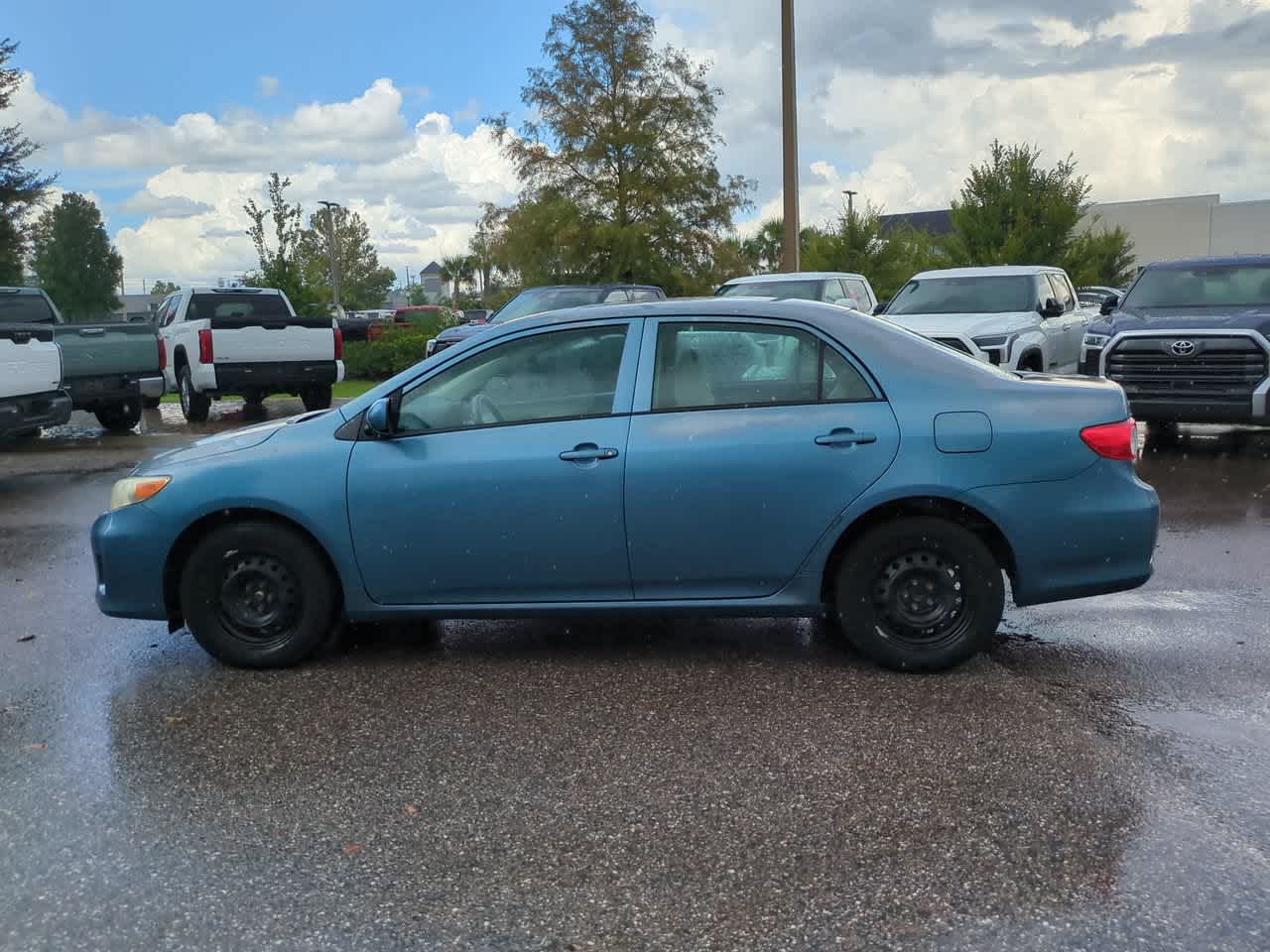 Thumbnail: 2013 Toyota Corolla - 3