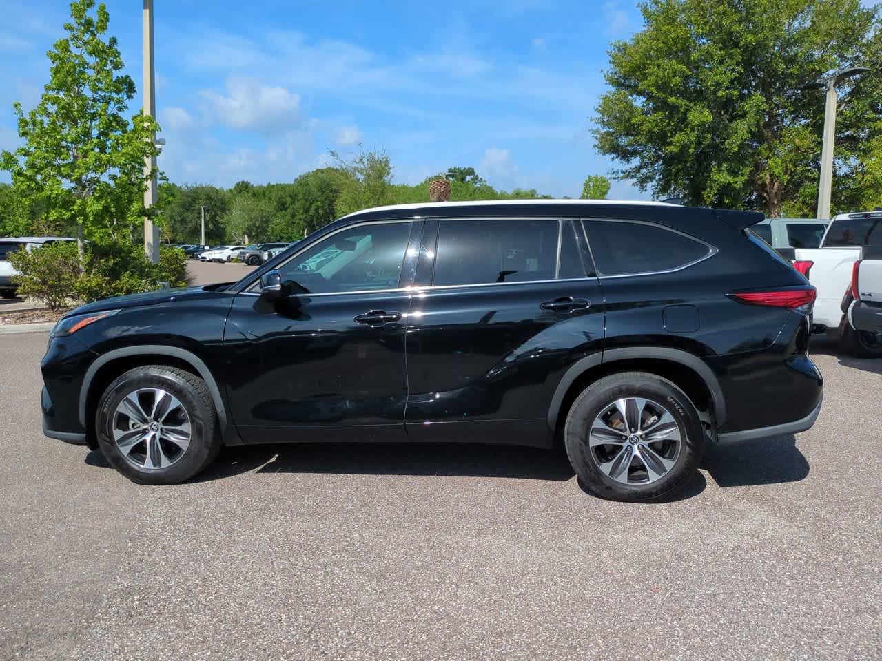 Thumbnail: 2022 Toyota Highlander - 3