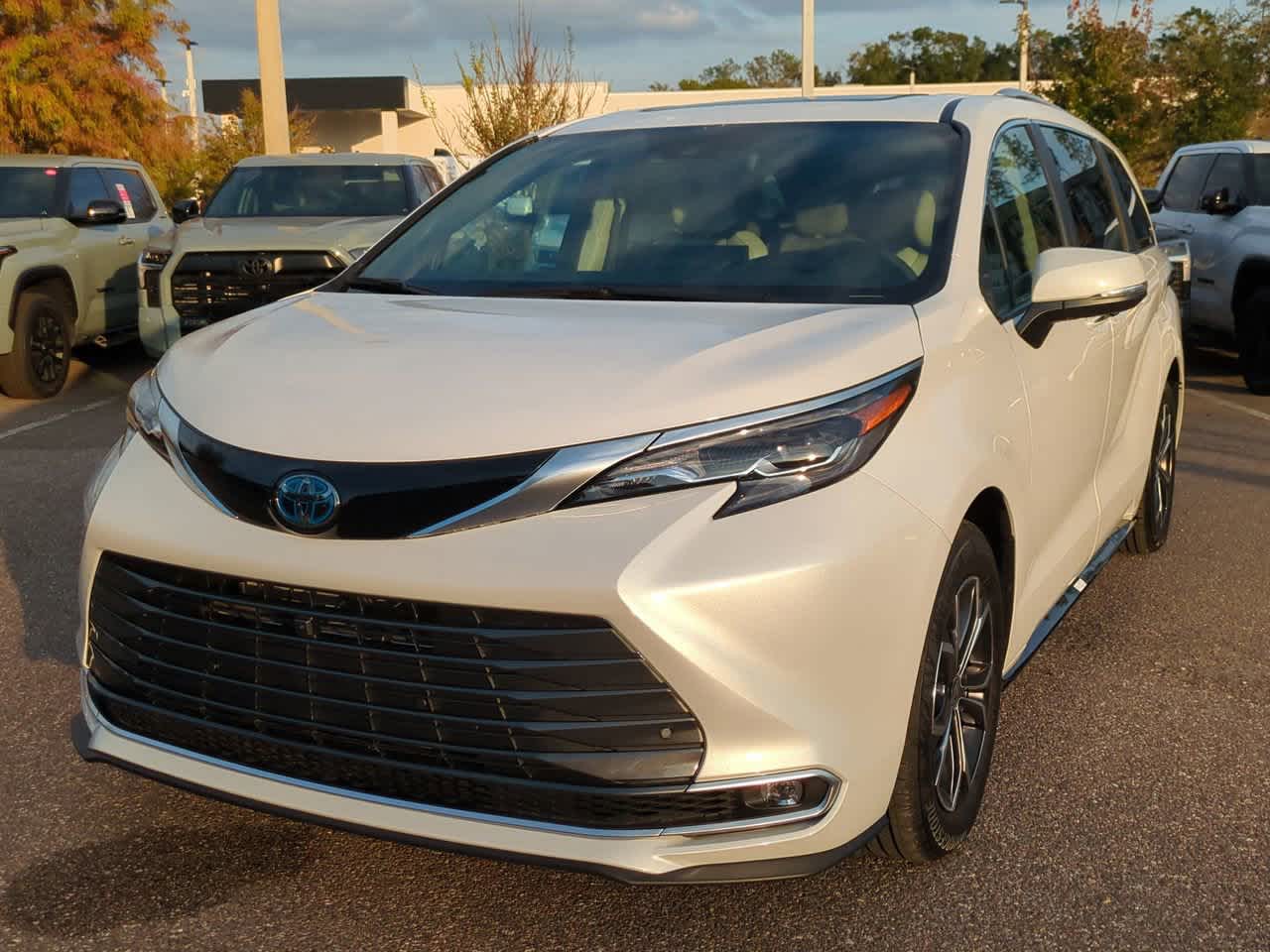 Thumbnail: 2025 Toyota Sienna - 2