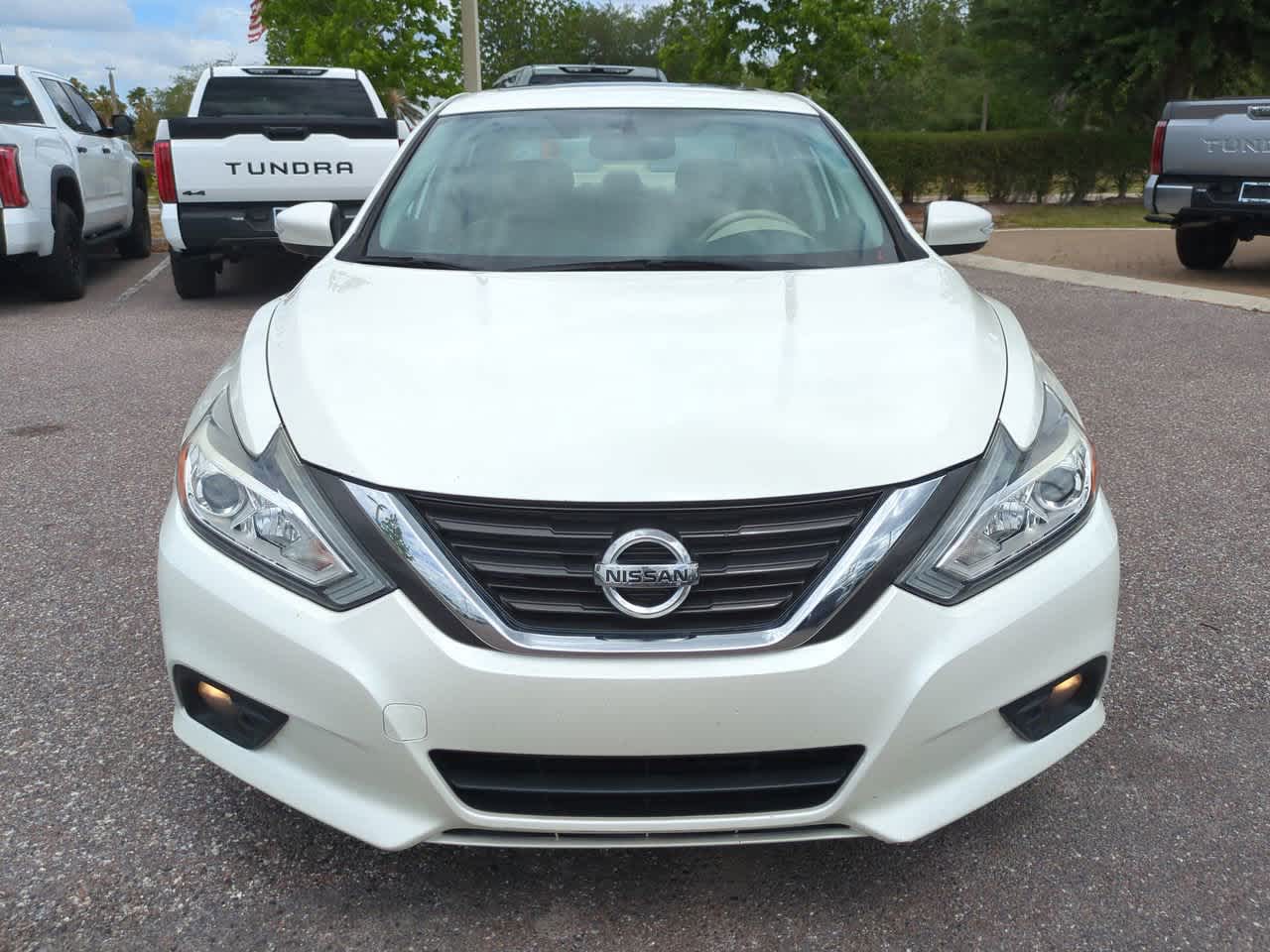 Thumbnail: 2016 Nissan Altima - 9