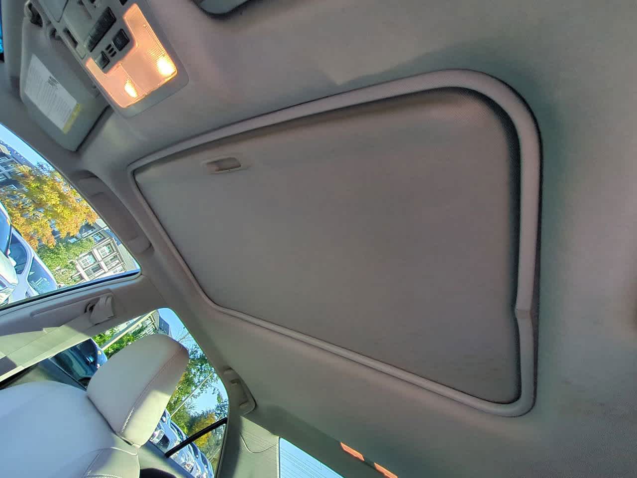 Thumbnail: 2012 Toyota Camry - 18