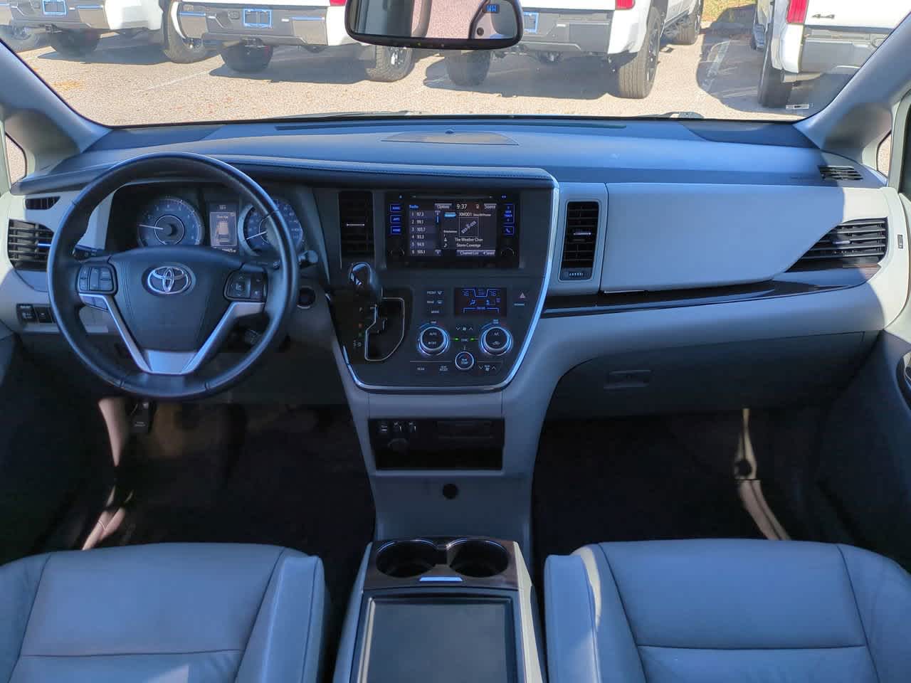 Thumbnail: 2017 Toyota Sienna - 15