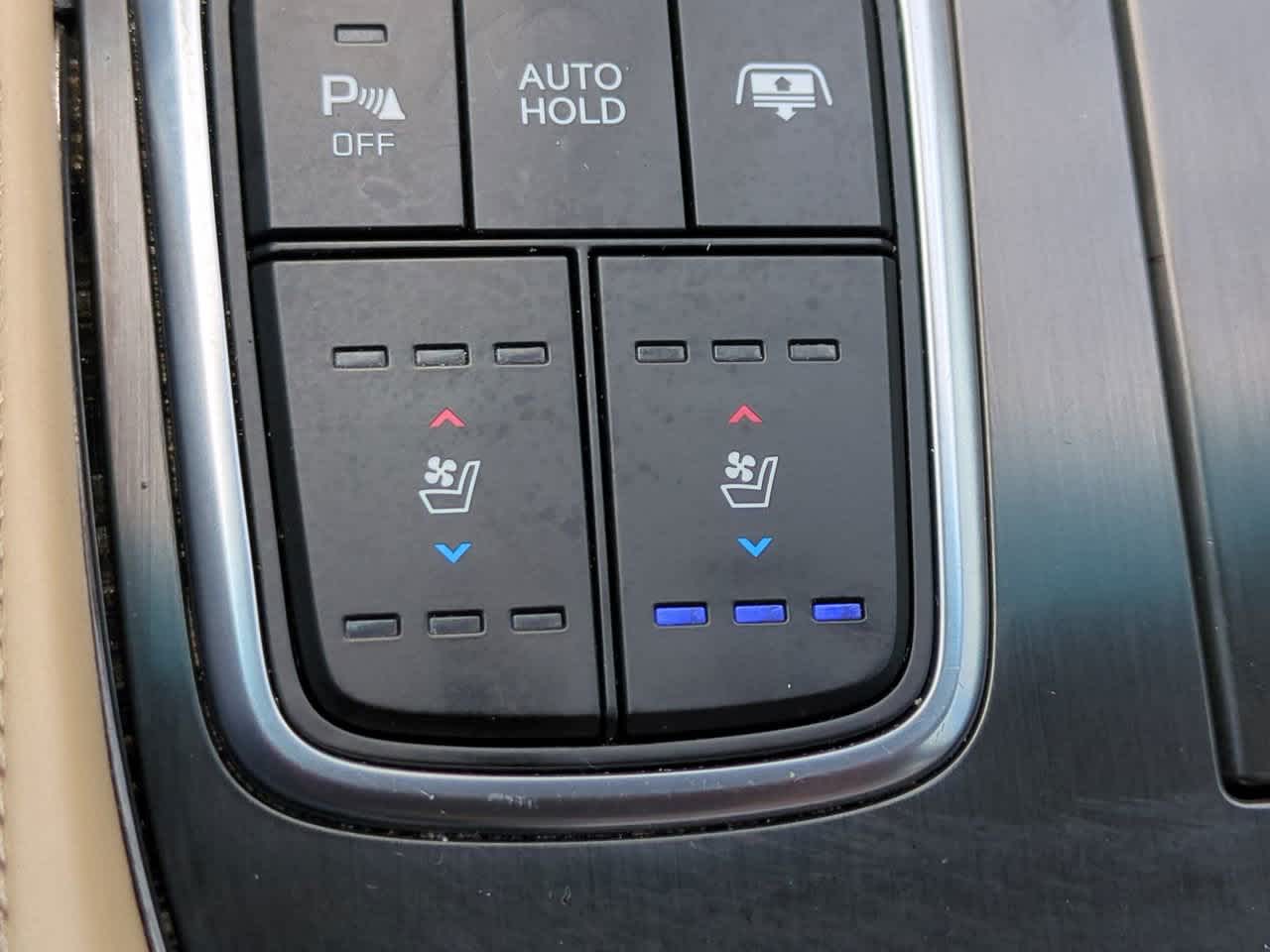 Thumbnail: 2016 Hyundai Azera - 23