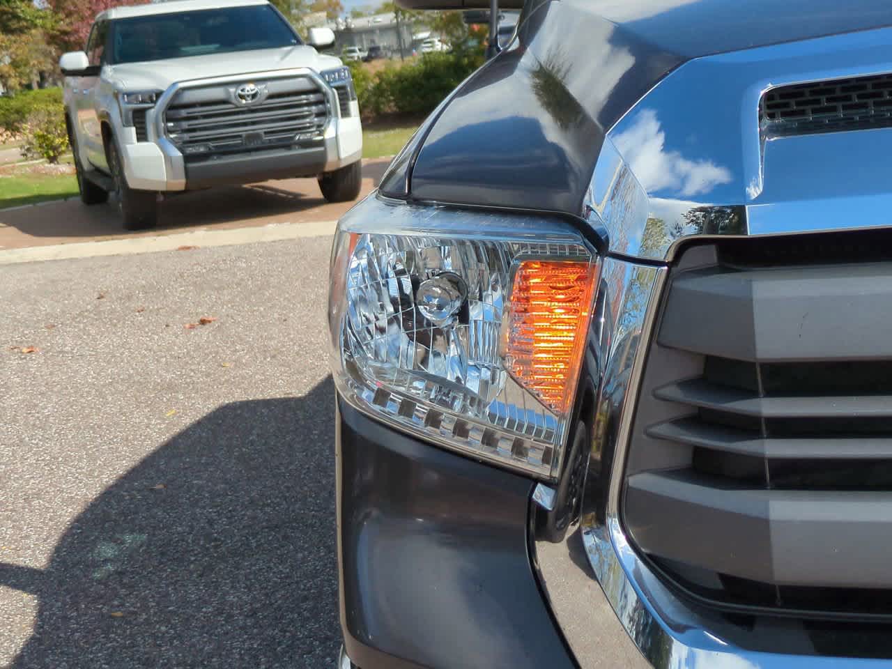 Thumbnail: 2015 Toyota Tundra - 10