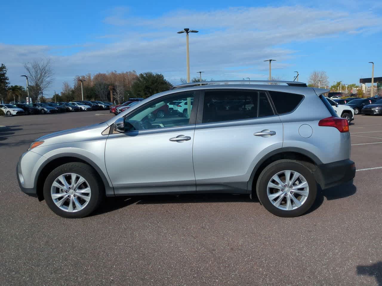 Thumbnail: 2014 Toyota RAV4 - 3