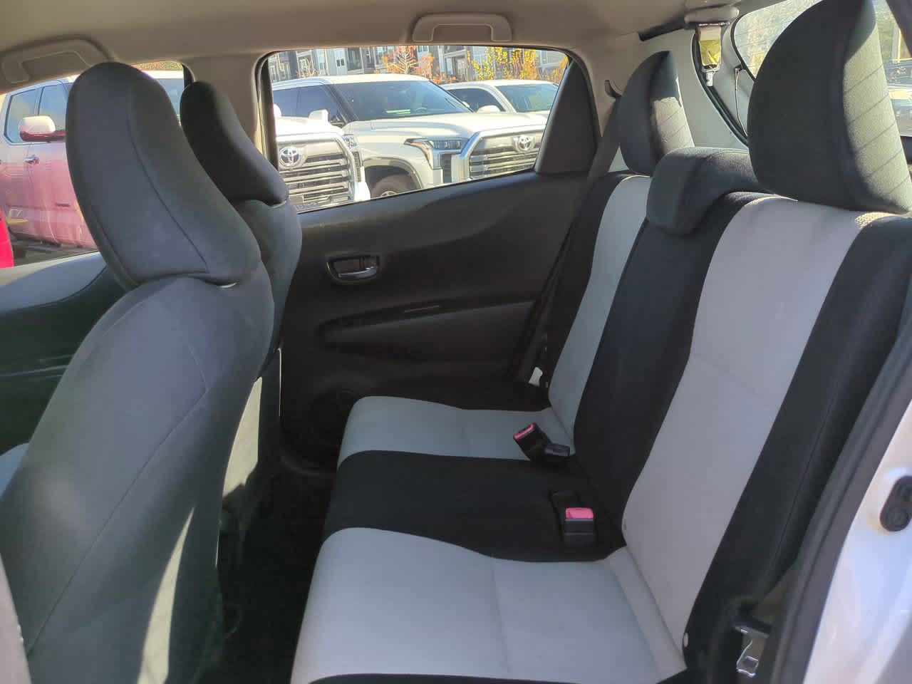 Thumbnail: 2013 Toyota Yaris - 13