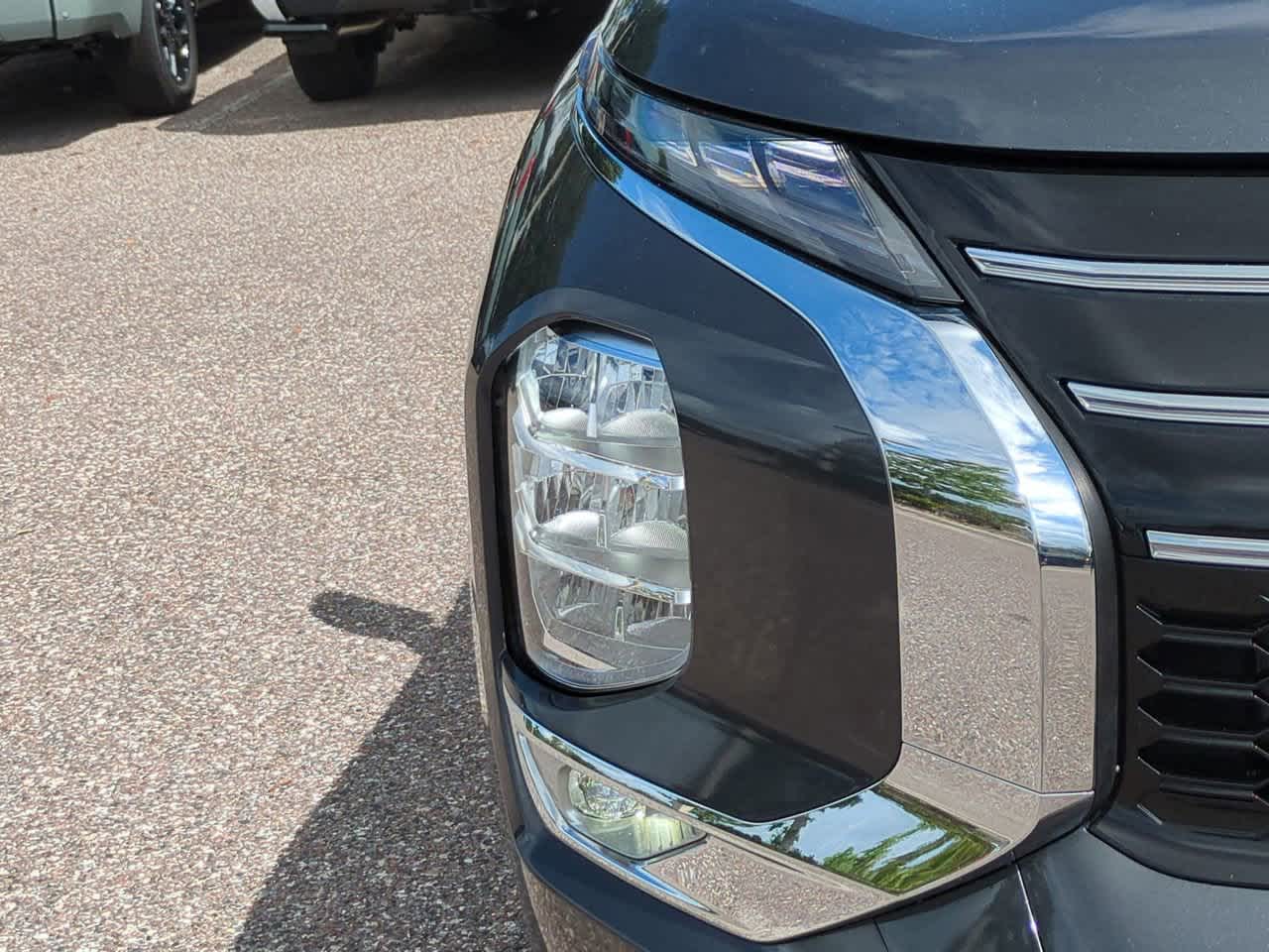 Thumbnail: 2025 Mitsubishi Outlander - 10