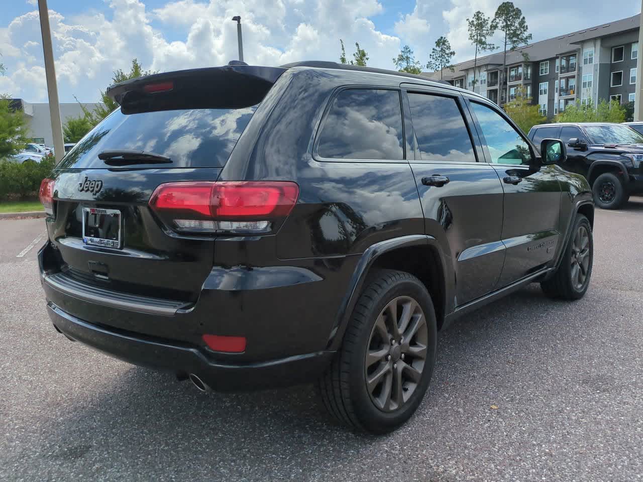 Thumbnail: 2017 Jeep Grand Cherokee - 6