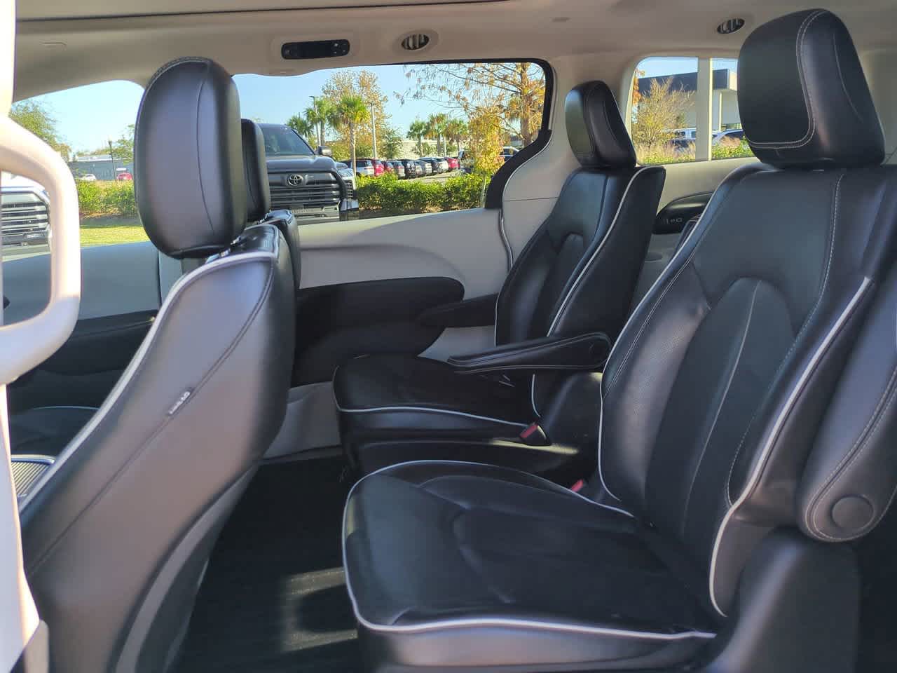 Thumbnail: 2022 Chrysler Pacifica - 14