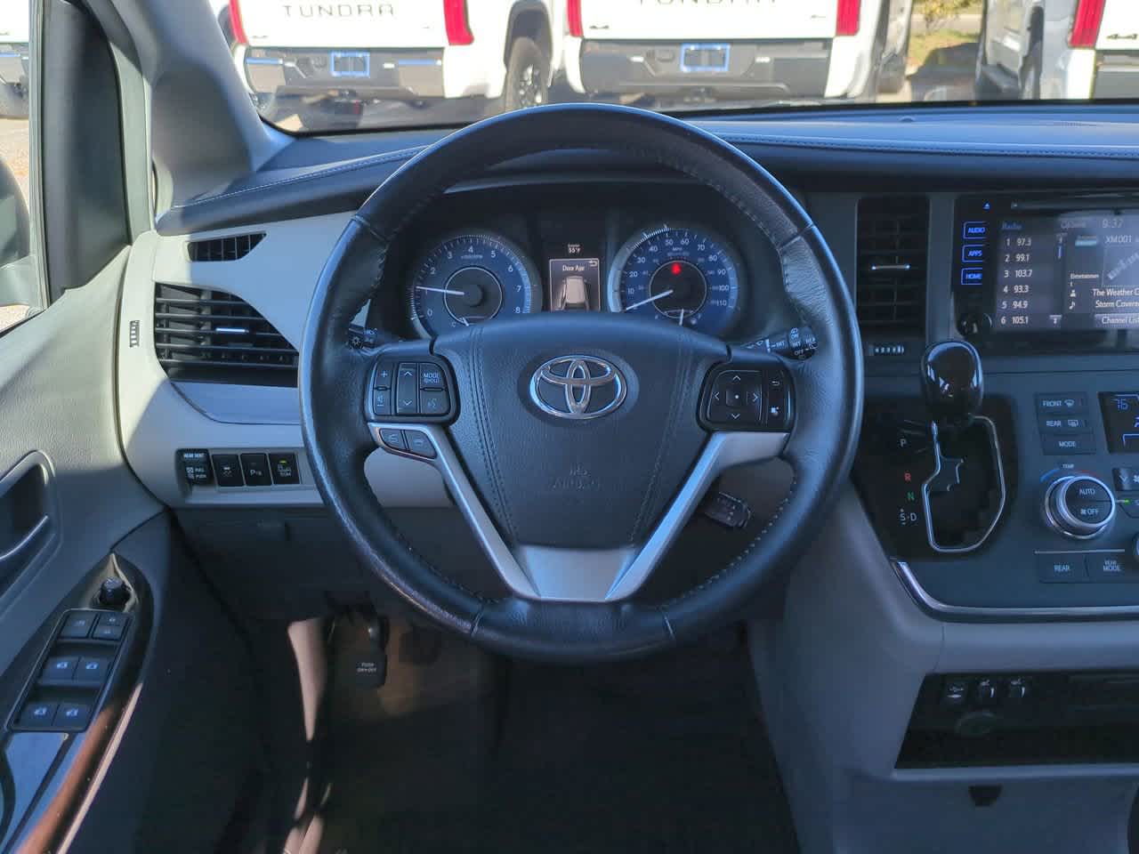 Thumbnail: 2017 Toyota Sienna - 16