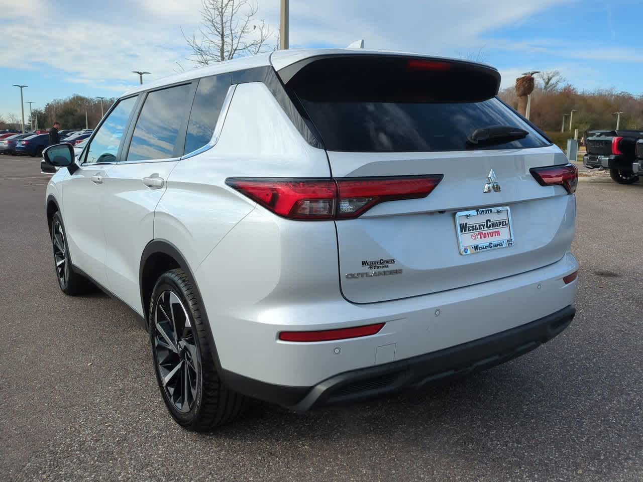 Thumbnail: 2022 Mitsubishi Outlander - 4