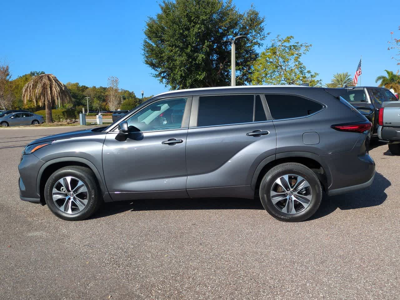 Thumbnail: 2023 Toyota Highlander - 3