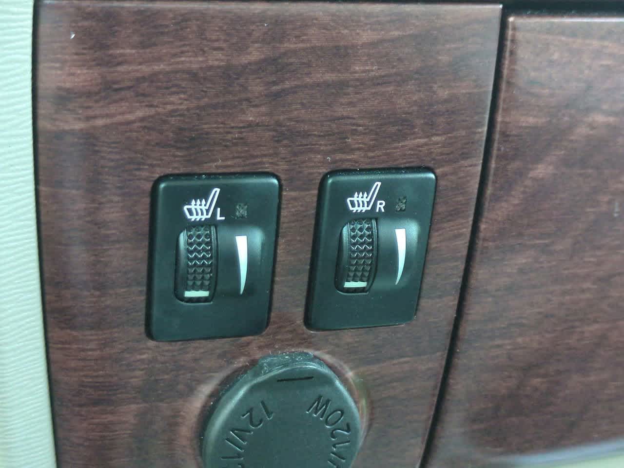 Thumbnail: 2014 Toyota Sienna - 22