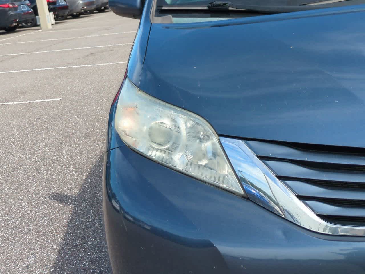 Thumbnail: 2015 Toyota Sienna - 10