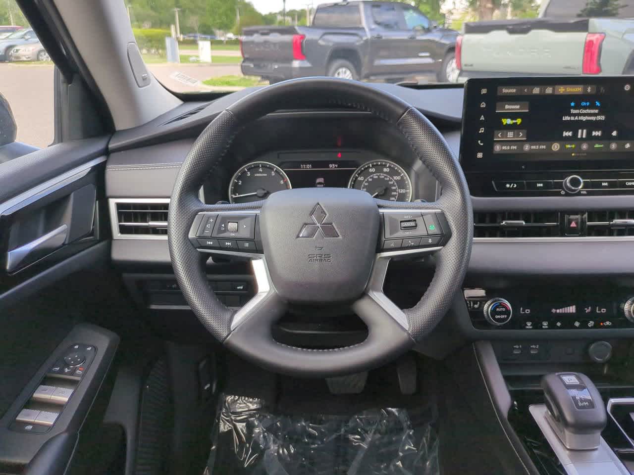 Thumbnail: 2025 Mitsubishi Outlander - 16