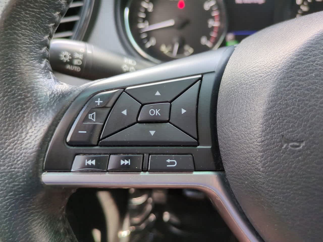 Thumbnail: 2020 Nissan Rogue - 23