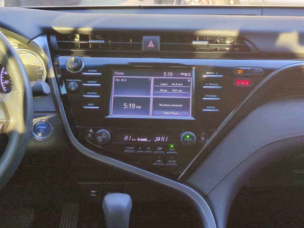 Thumbnail: 2019 Toyota Camry - 16