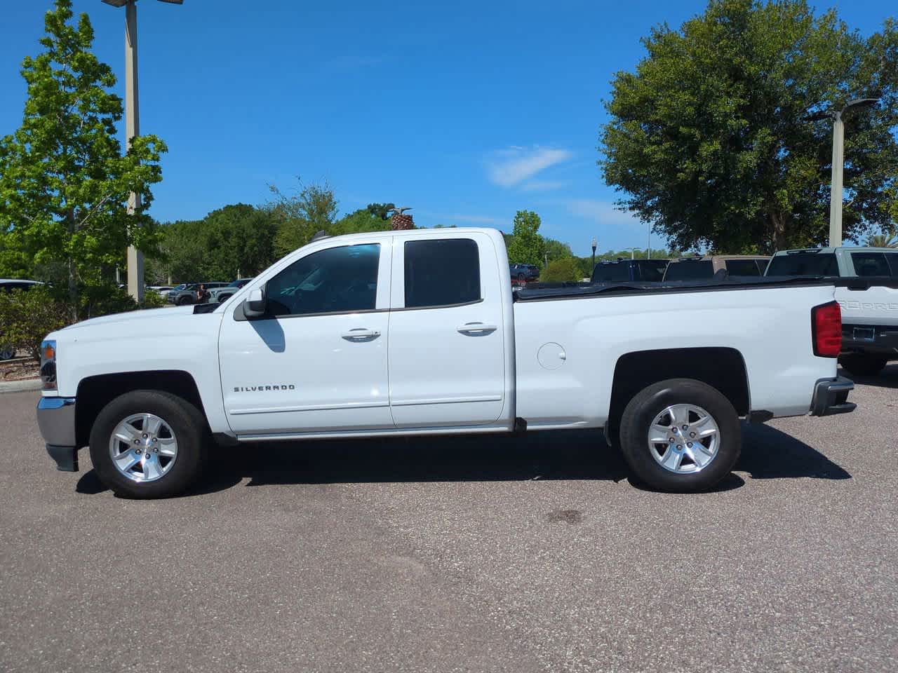 Thumbnail: 2018 Chevrolet Silverado 1500 - 3