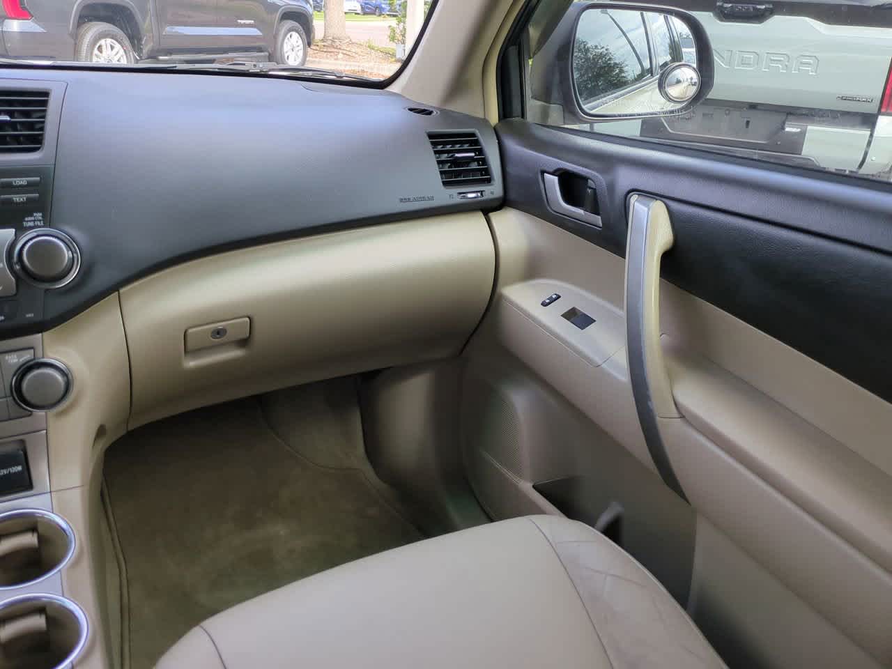 Thumbnail: 2010 Toyota Highlander - 17