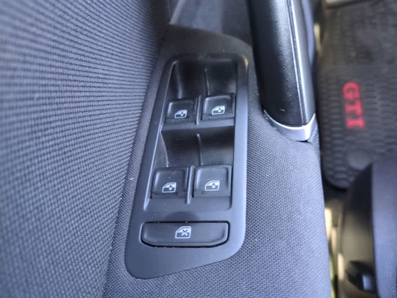 Thumbnail: 2018 Volkswagen Golf - 21