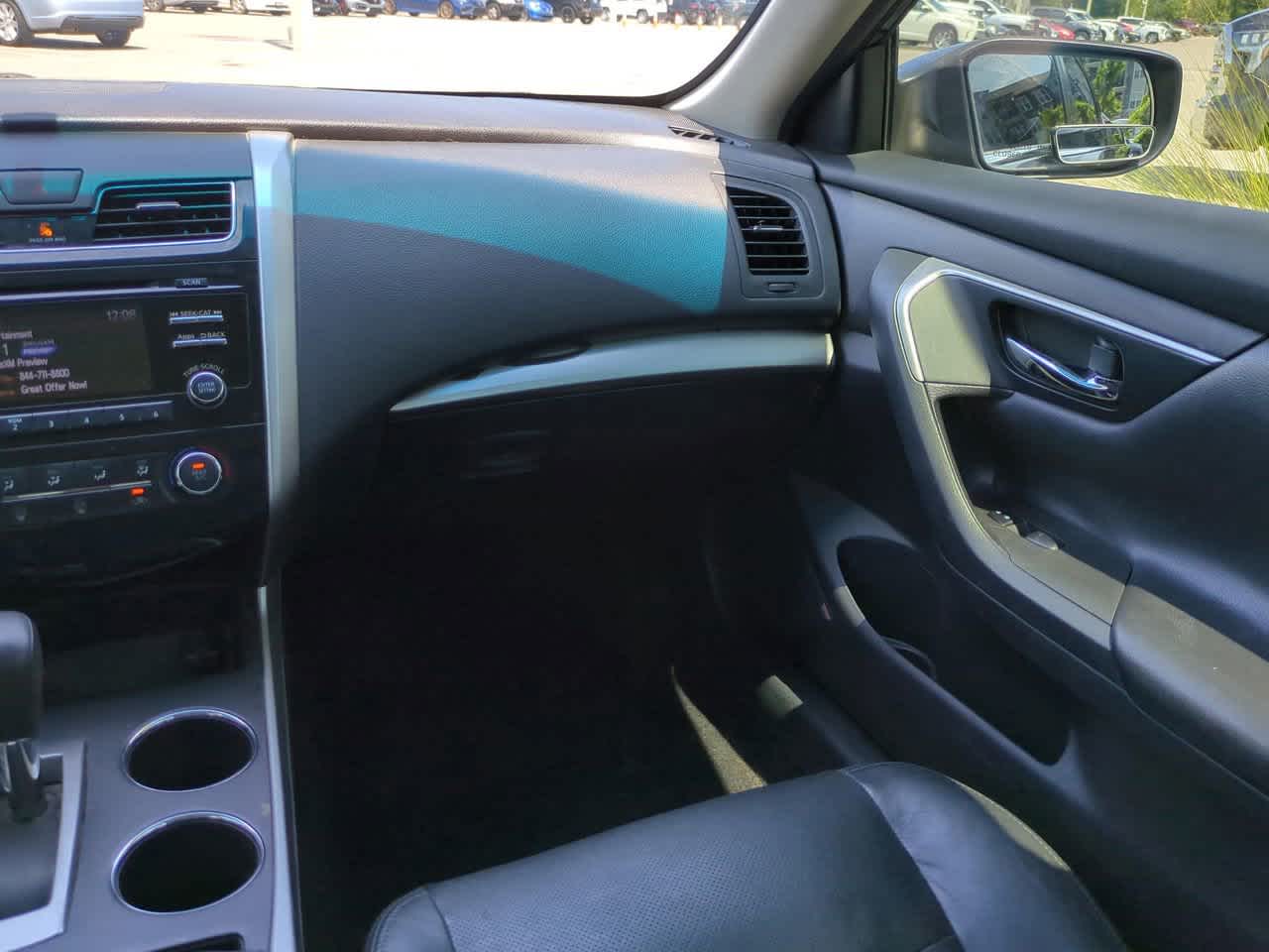 Thumbnail: 2015 Nissan Altima - 16