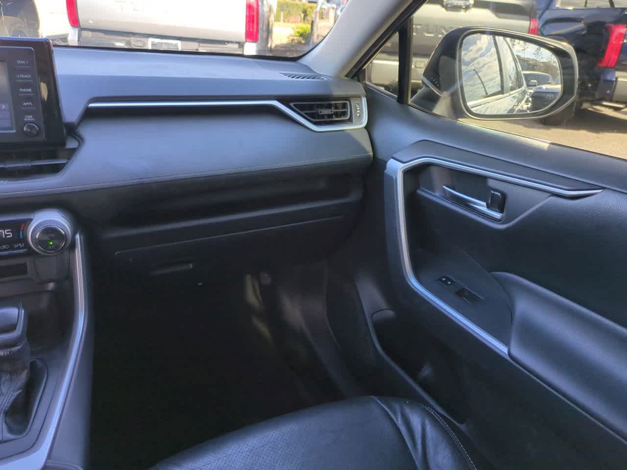 Thumbnail: 2019 Toyota RAV4 - 16