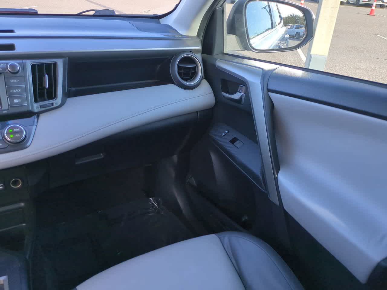 Thumbnail: 2014 Toyota RAV4 - 16