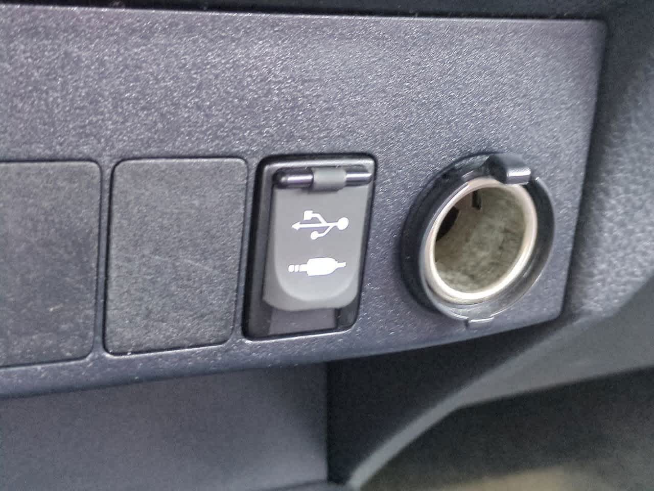 Thumbnail: 2017 Toyota RAV4 - 21