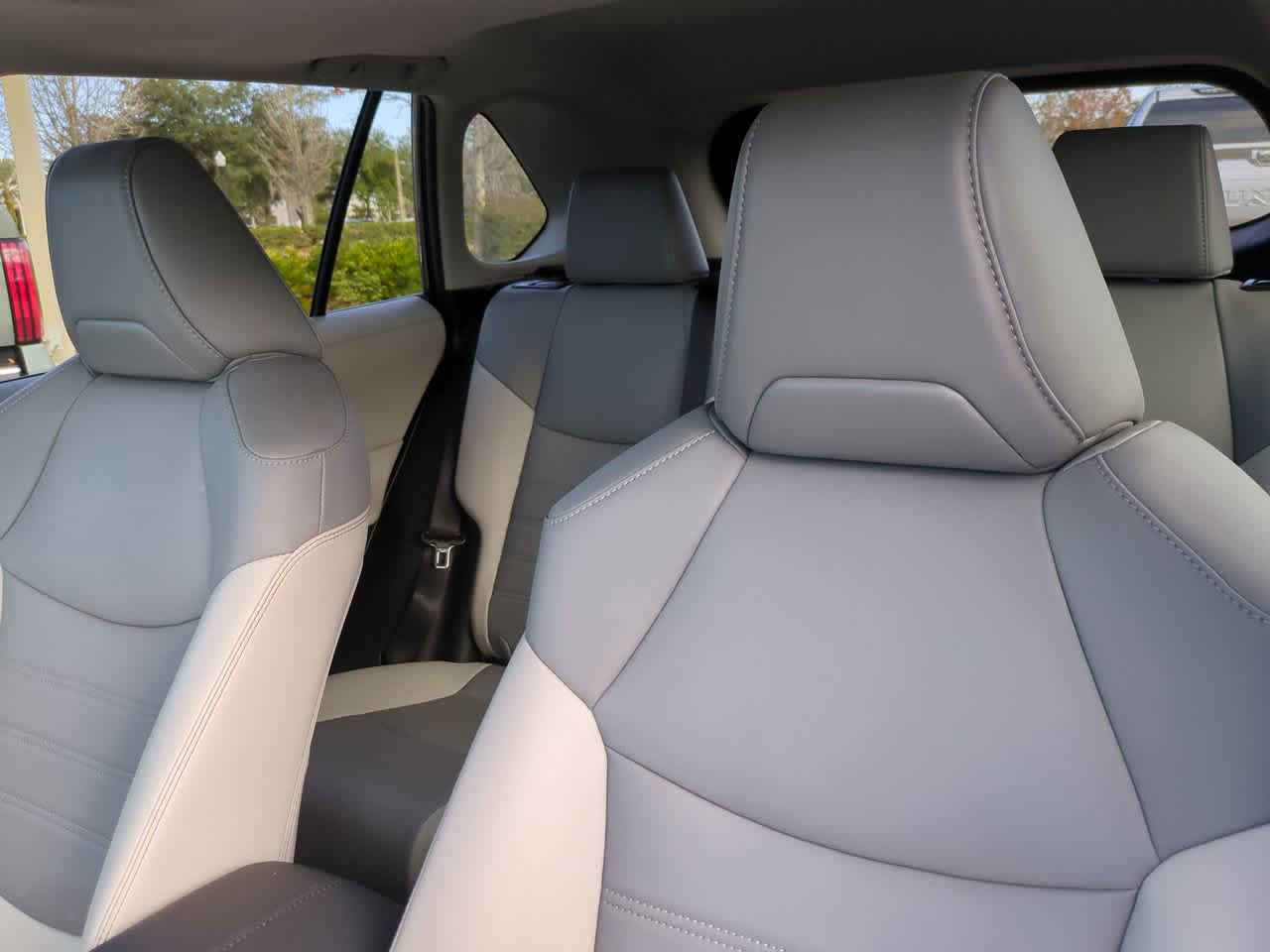 Thumbnail: 2022 Toyota RAV4 - 8