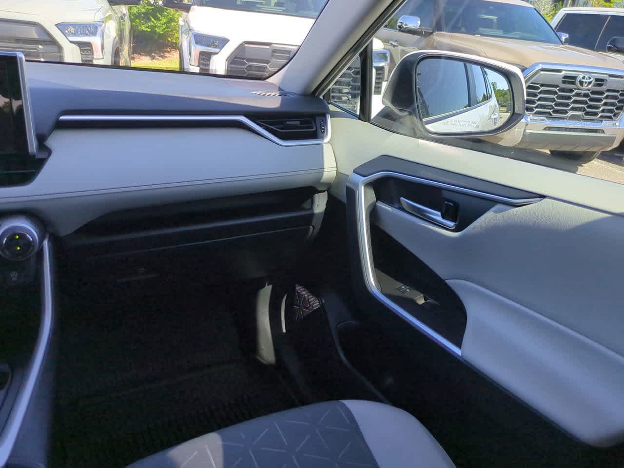 Thumbnail: 2025 Toyota RAV4 - 16