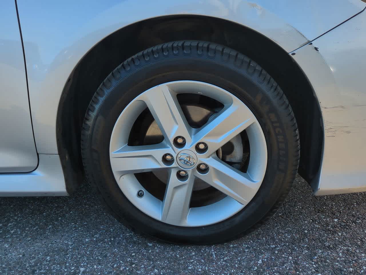 Thumbnail: 2014 Toyota Camry - 11
