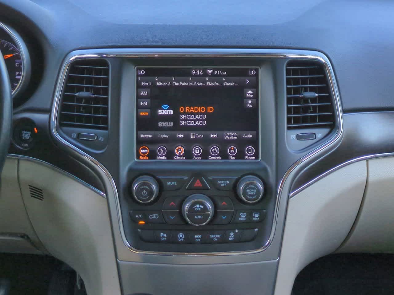 Thumbnail: 2018 Jeep Grand Cherokee - 17
