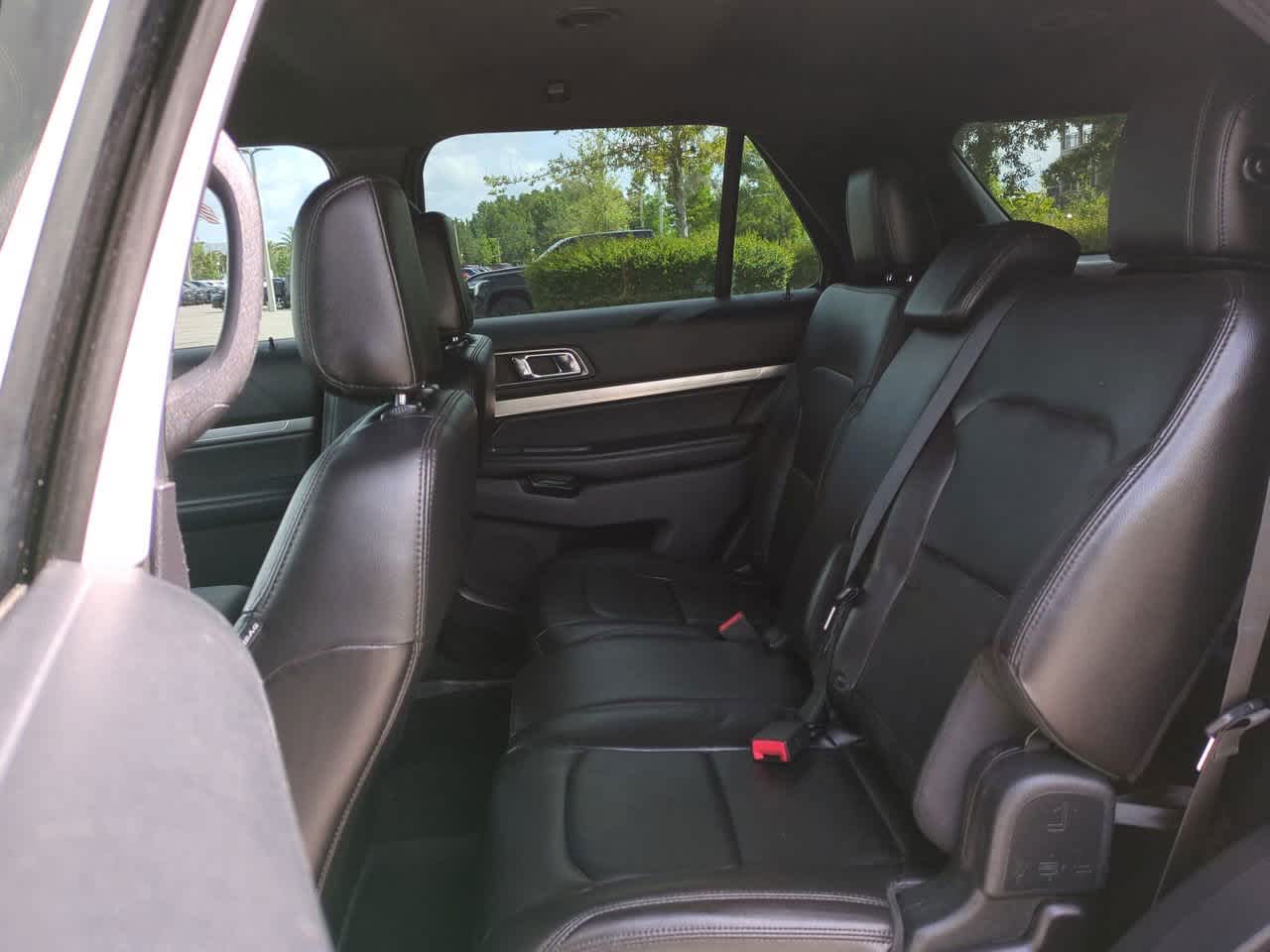 2018 Ford Explorer XLT 14