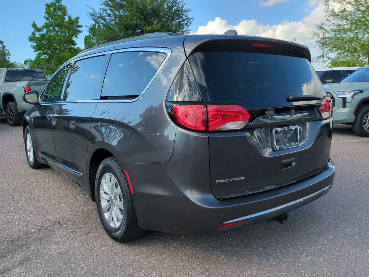 Thumbnail: 2017 Chrysler Pacifica - 4