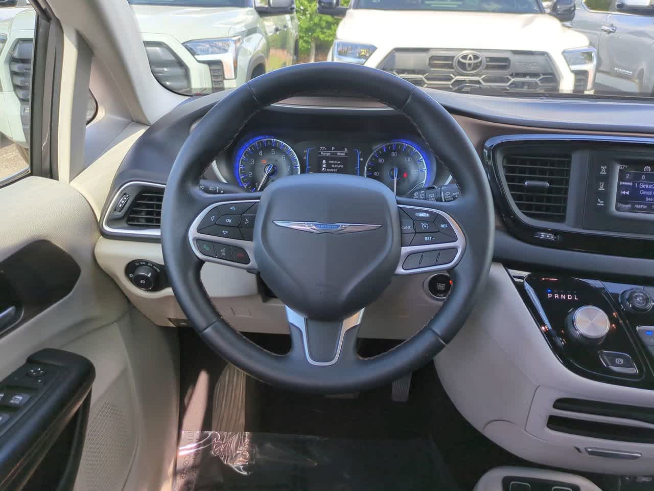 Thumbnail: 2017 Chrysler Pacifica - 16