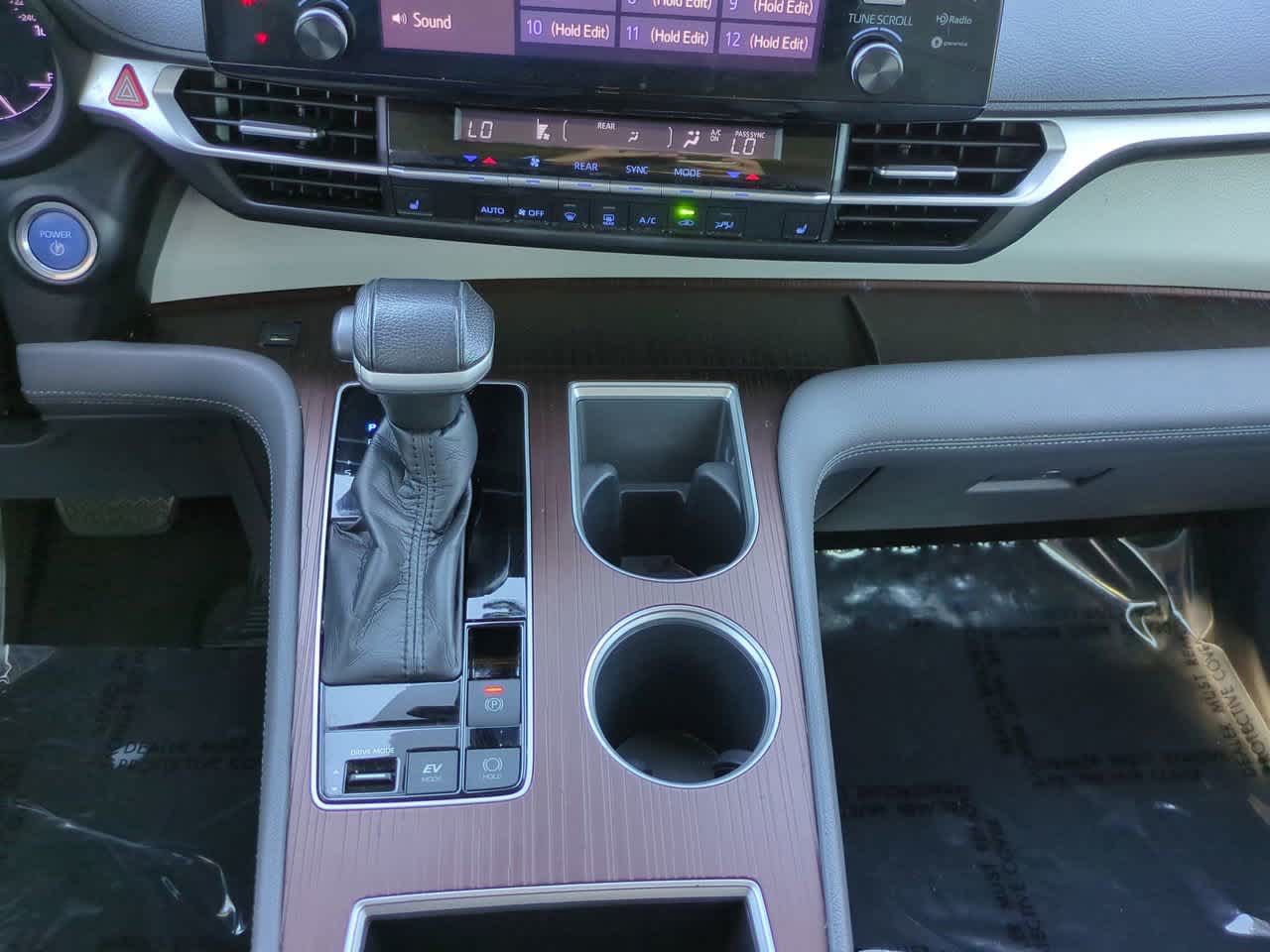 Thumbnail: 2021 Toyota Sienna - 16